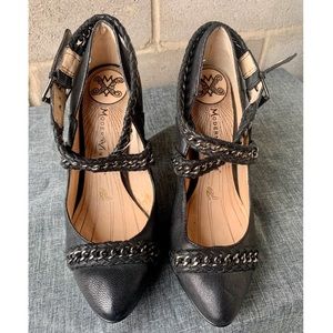 Modern Vintage Ankle chained wrap pumps